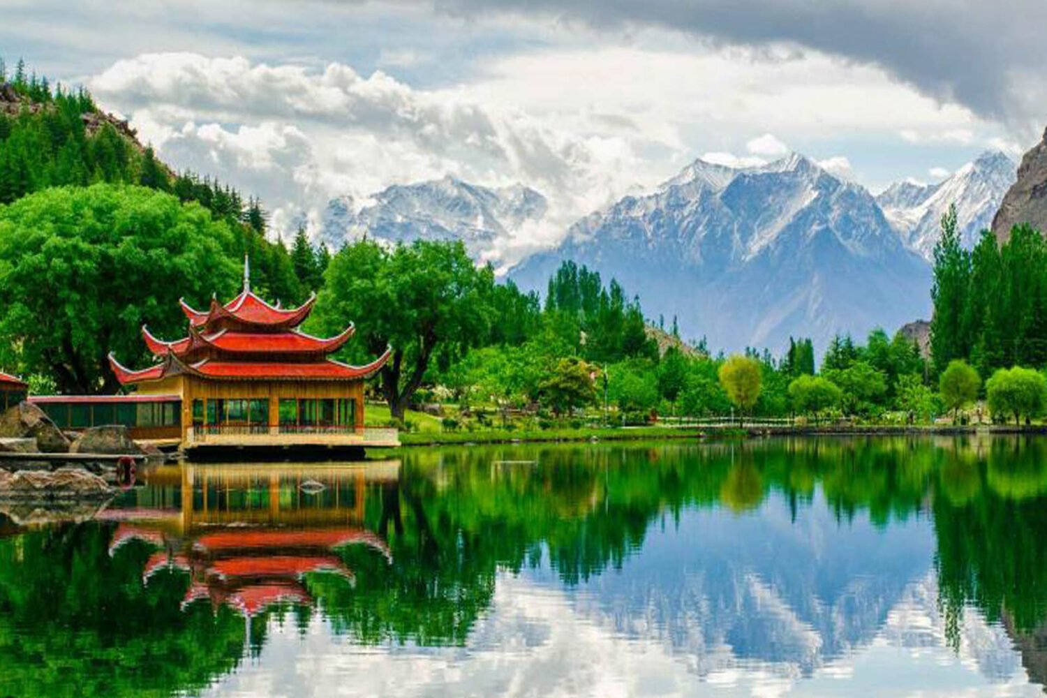 httpsincrediblenorth.pk Hunza tours and travels hunza visit gilgit baltistan (1)
